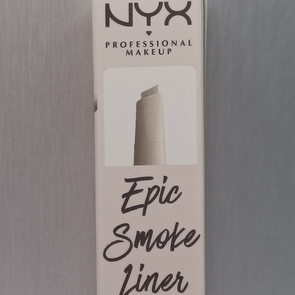 5 For $25 Item🌸 NYX Epic Smoke Liner Angled Liner & Blender shade WHITE SMOKE - Picture 2 of 4